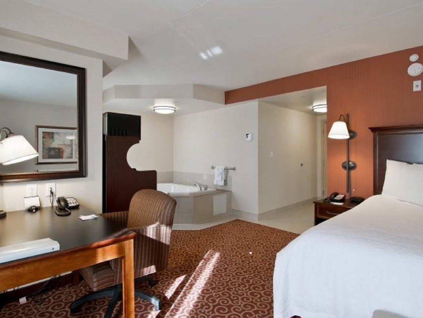 Hampton Inn By Hilton North Bay Eksteriør billede